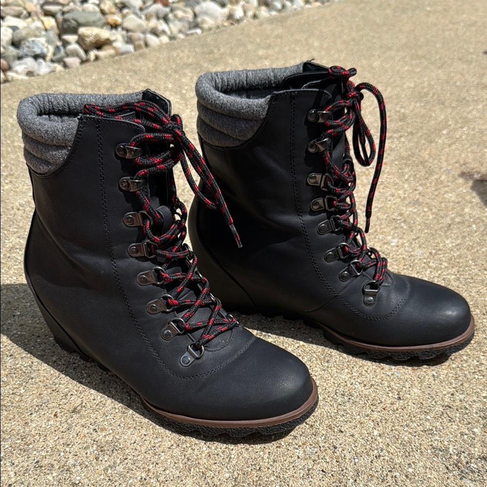 Maurice’s Black Wedge Ankle Boots 8